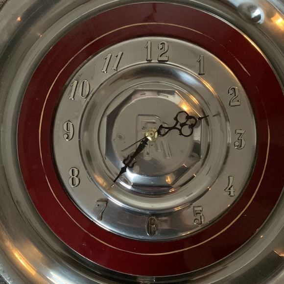 COPY - Rolls Royce hubcap Clock - Picture 2 of 7